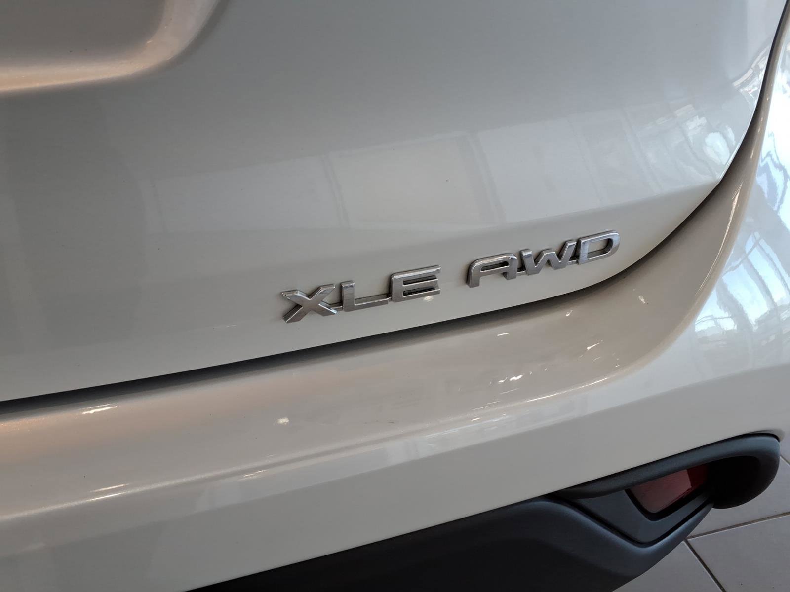 Used 2023 Toyota Highlander XLE AWD/4WD image 17