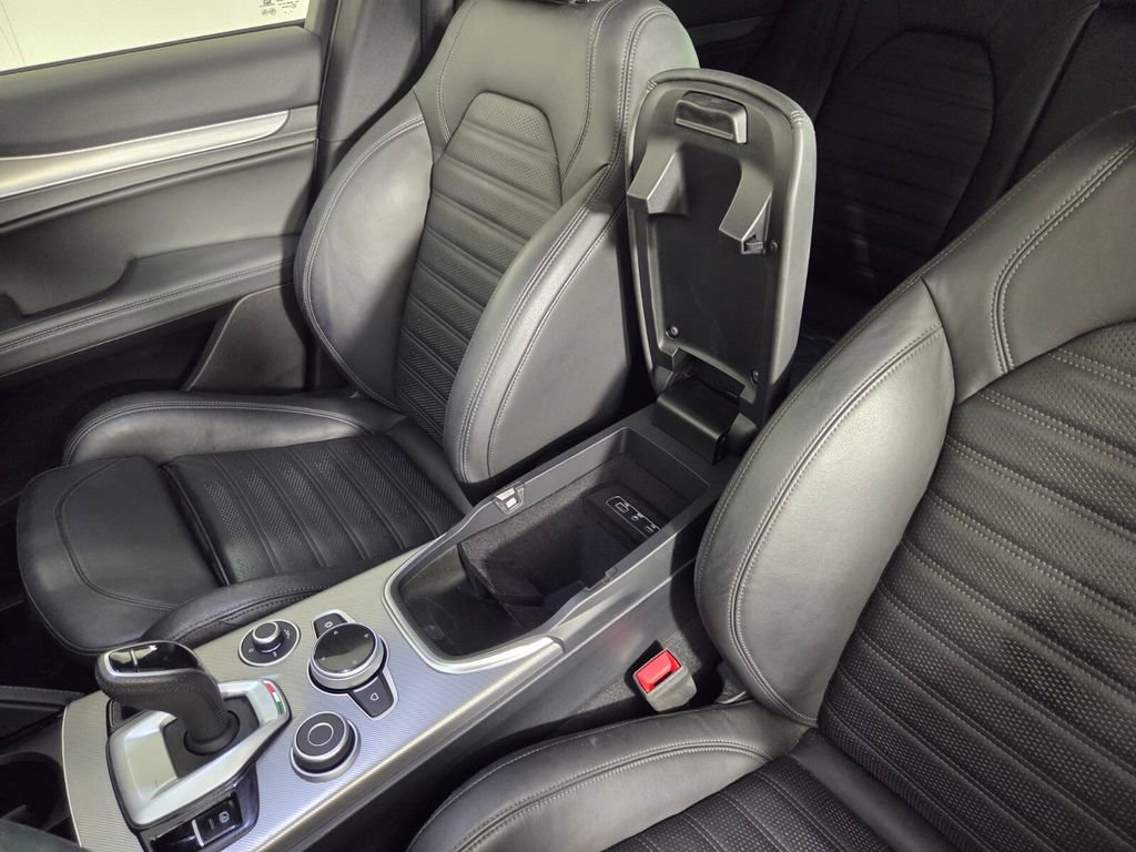 Used 2023 Alfa Romeo Stelvio Veloce AWD/4WD image 21
