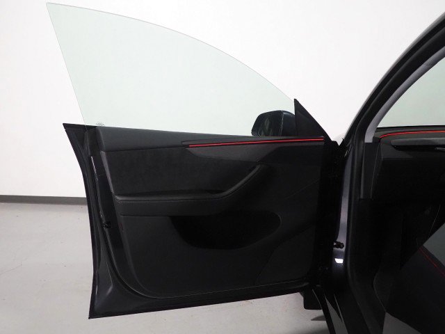Used 2026 Tesla Model Y Long Range RWD image 57