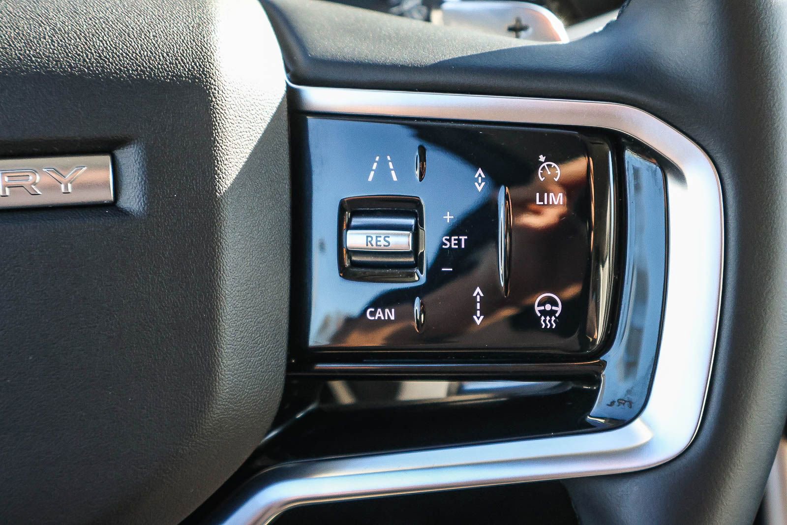 Used 2025 Land Rover Discovery Sport S image 37