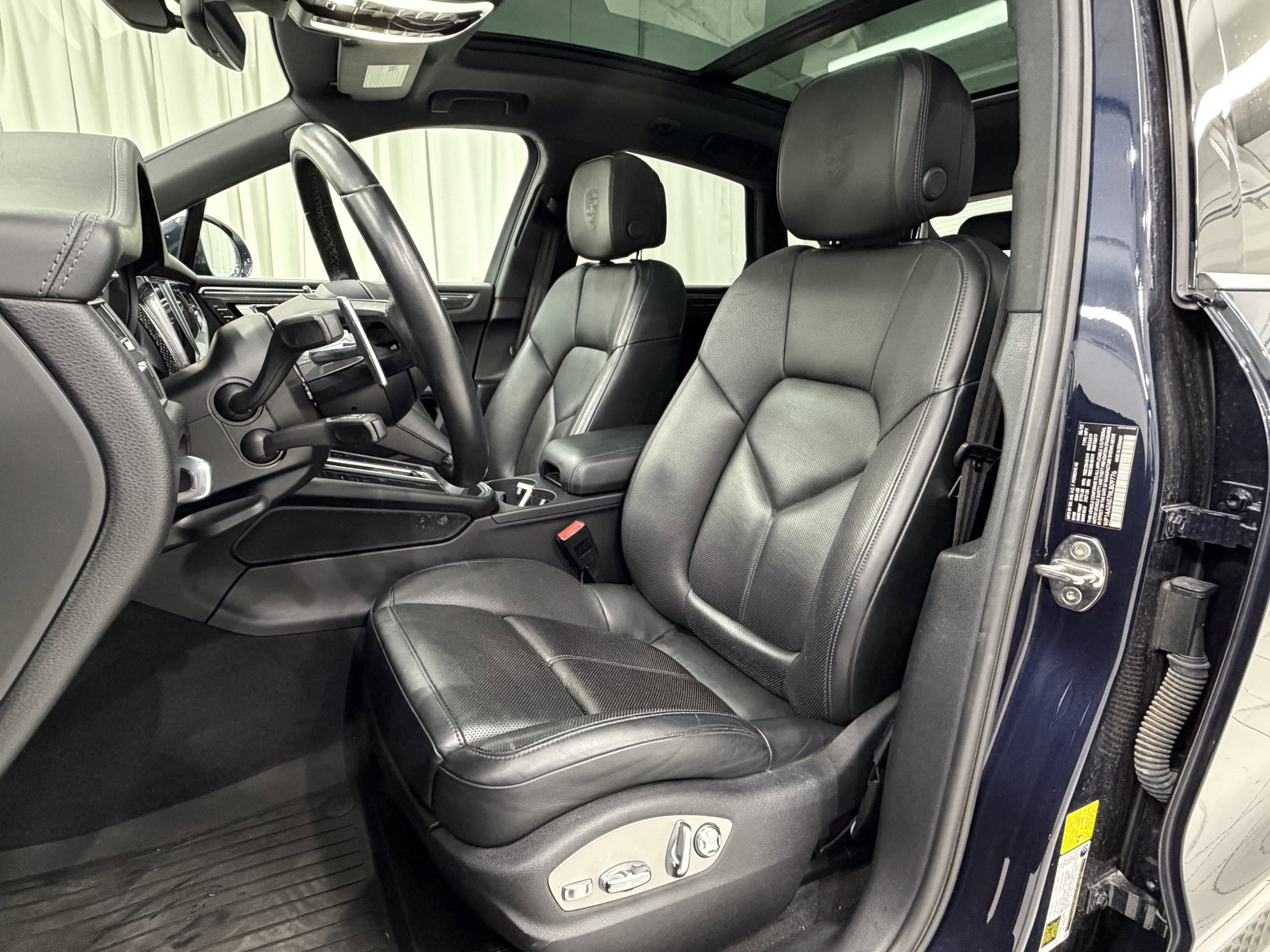 Certified 2022 Porsche Macan image 30