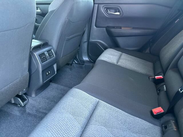 Used 2026 Nissan Rogue SV FWD image 13