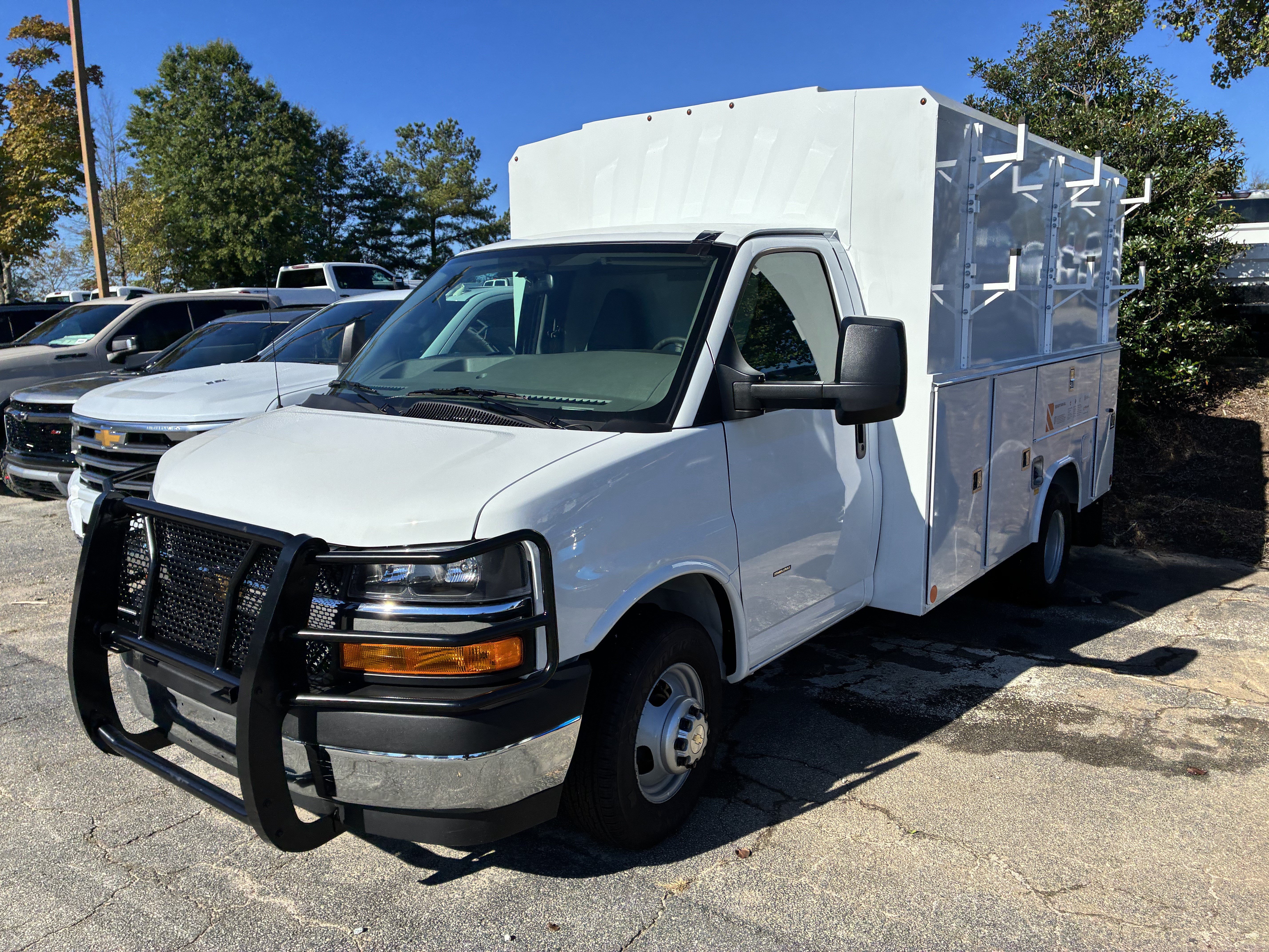 Used 2024 Chevrolet Express 3500 w/ Power Convenience Package RWD image 3