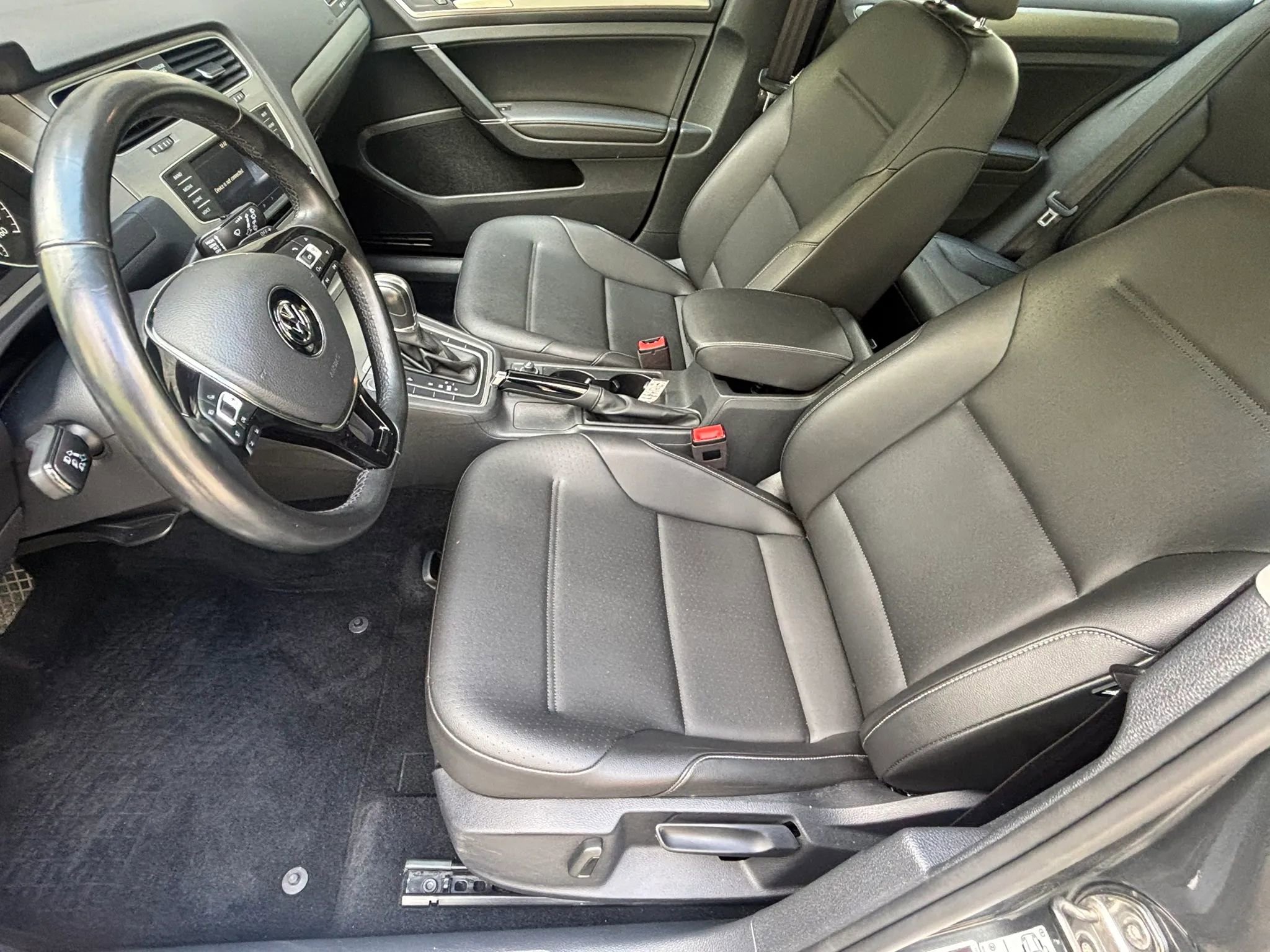 Used 2017 Volkswagen Golf S FWD image 18