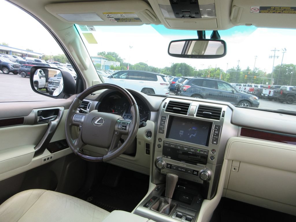 Used 2018 Lexus GX 460 Premium w/ Premium Package AWD/4WD image 26