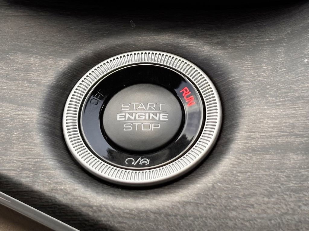 New 2025 Jeep Grand Cherokee L Limited RWD image 11