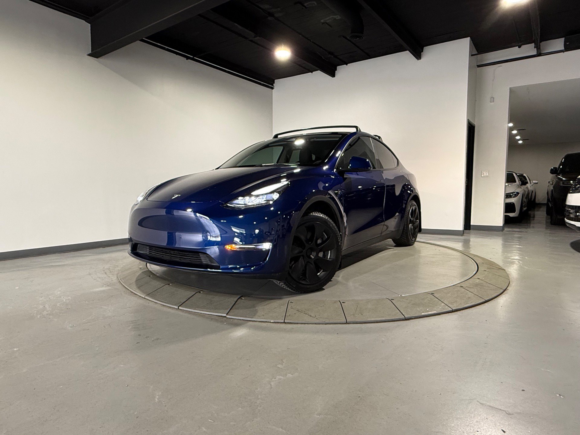 Used 2023 Tesla Model Y Long Range image 3