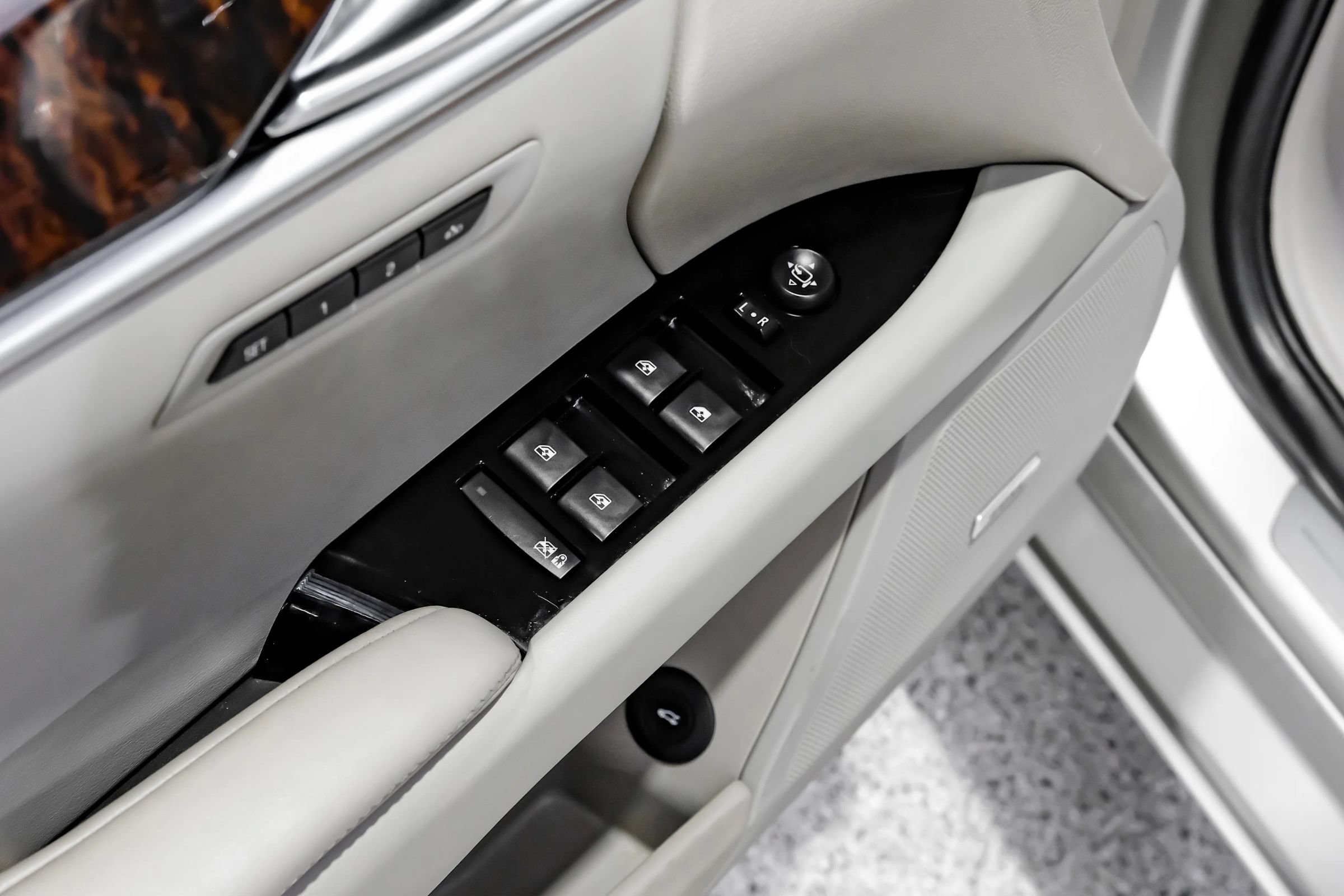 Used 2016 Cadillac XTS Luxury w/ Driver Awareness Package FWD image 46