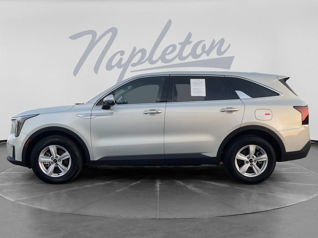 Certified 2026 Kia Sorento LX FWD image 4