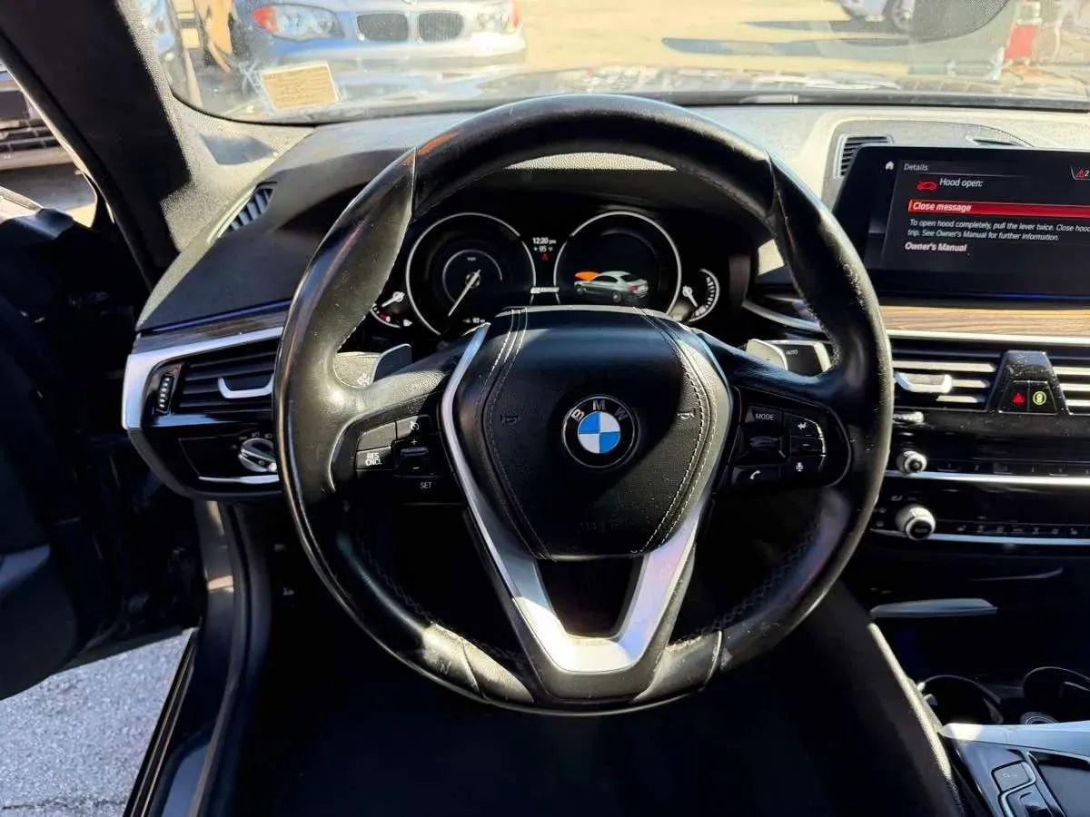 Used 2019 BMW 530e w/ Convenience Package RWD image 9