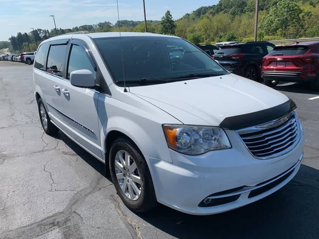 Used 2013 Chrysler Town & Country Touring FWD image 6
