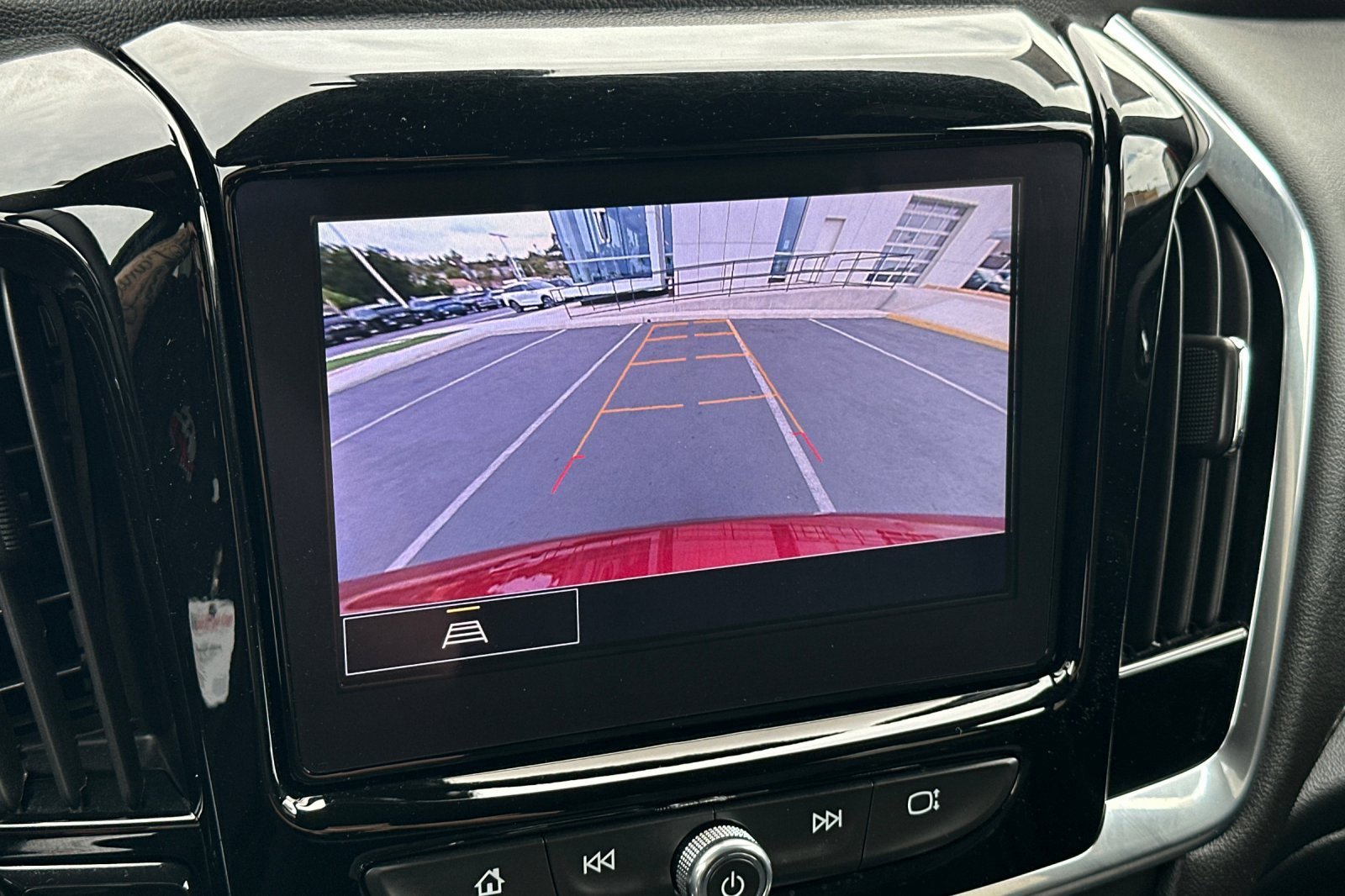 Used 2023 Chevrolet Traverse LT image 19