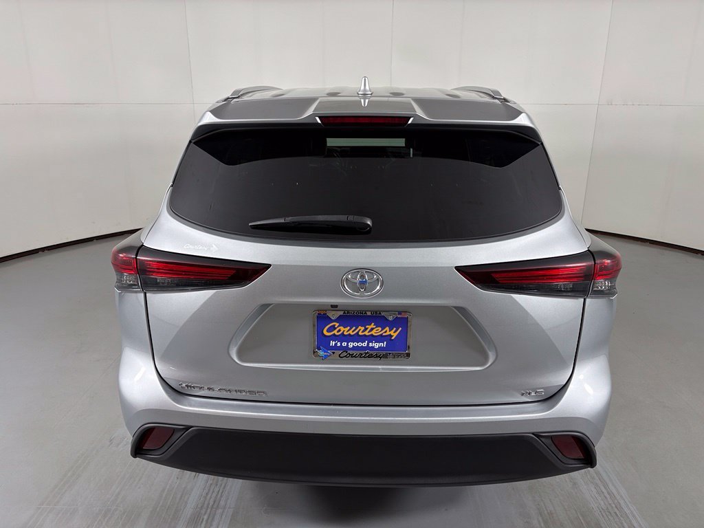 Used 2024 Toyota Highlander XLE FWD image 7