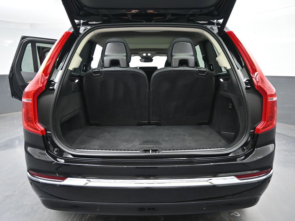Used 2023 Volvo XC90 B6 Plus image 18