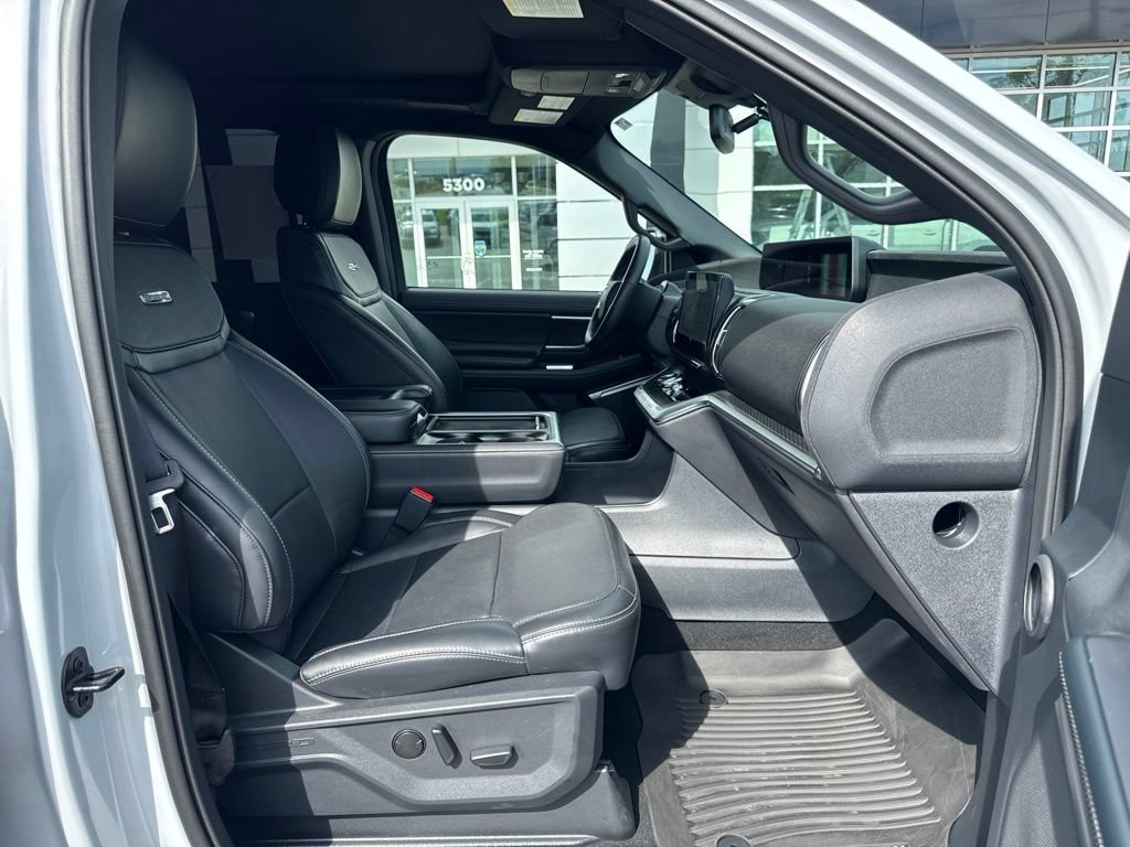 Used 2026 Ford Expedition Platinum w/ Stealth Performance Package AWD/4WD image 15