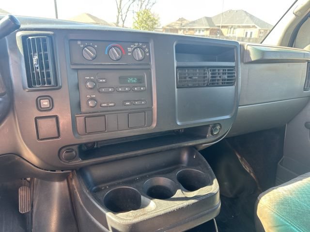 Used 2004 Chevrolet Express 3500 RWD image 13