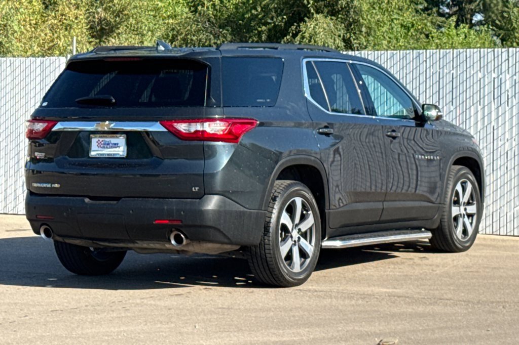 Used 2021 Chevrolet Traverse LT w/ LT Premium Package image 4