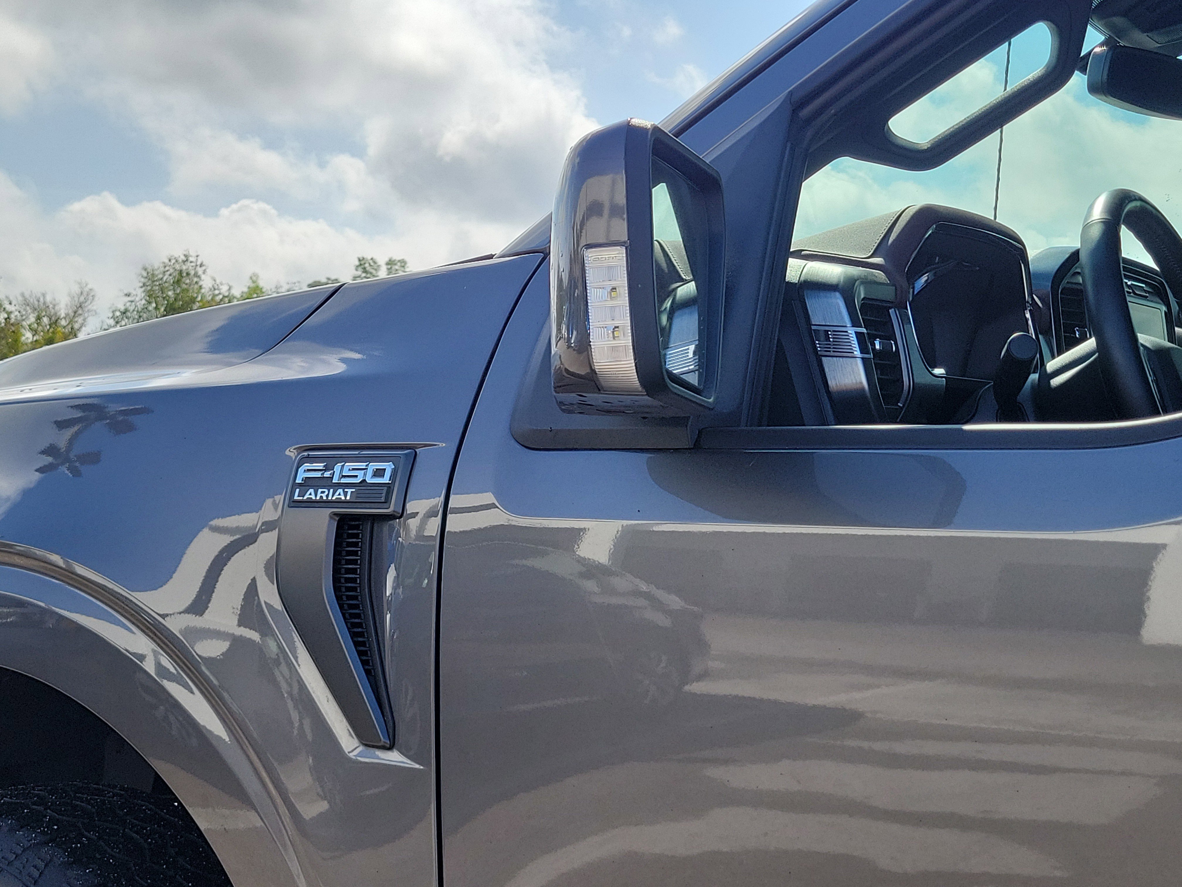 Used 2022 Ford F150 Lariat image 9