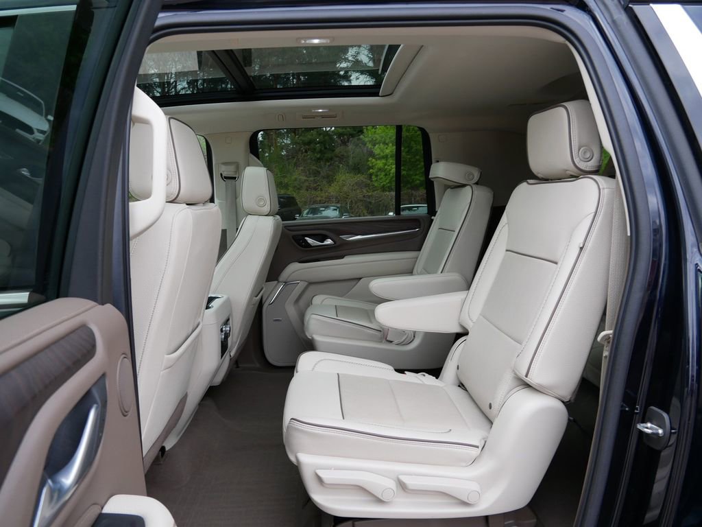 Used 2022 GMC Yukon XL Denali AWD/4WD image 11
