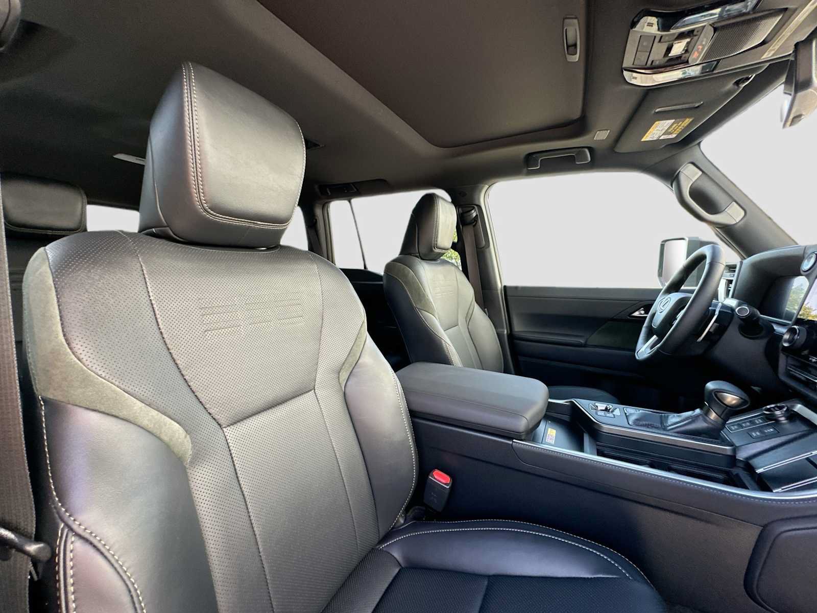 Used 2026 Lexus GX 550 AWD/4WD image 28