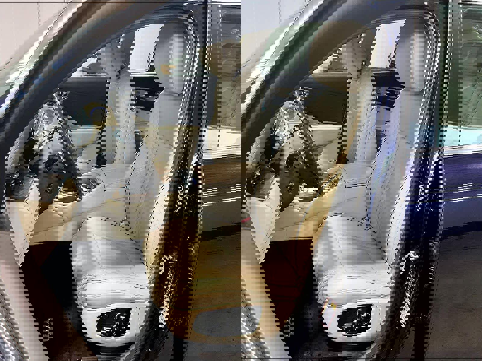 Used 2019 Kia K900 Luxury image 10