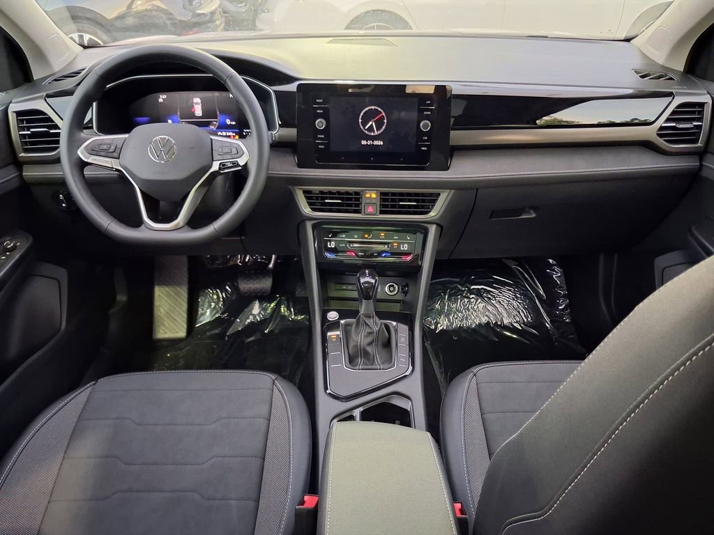 New 2026 Volkswagen Taos SE FWD image 6