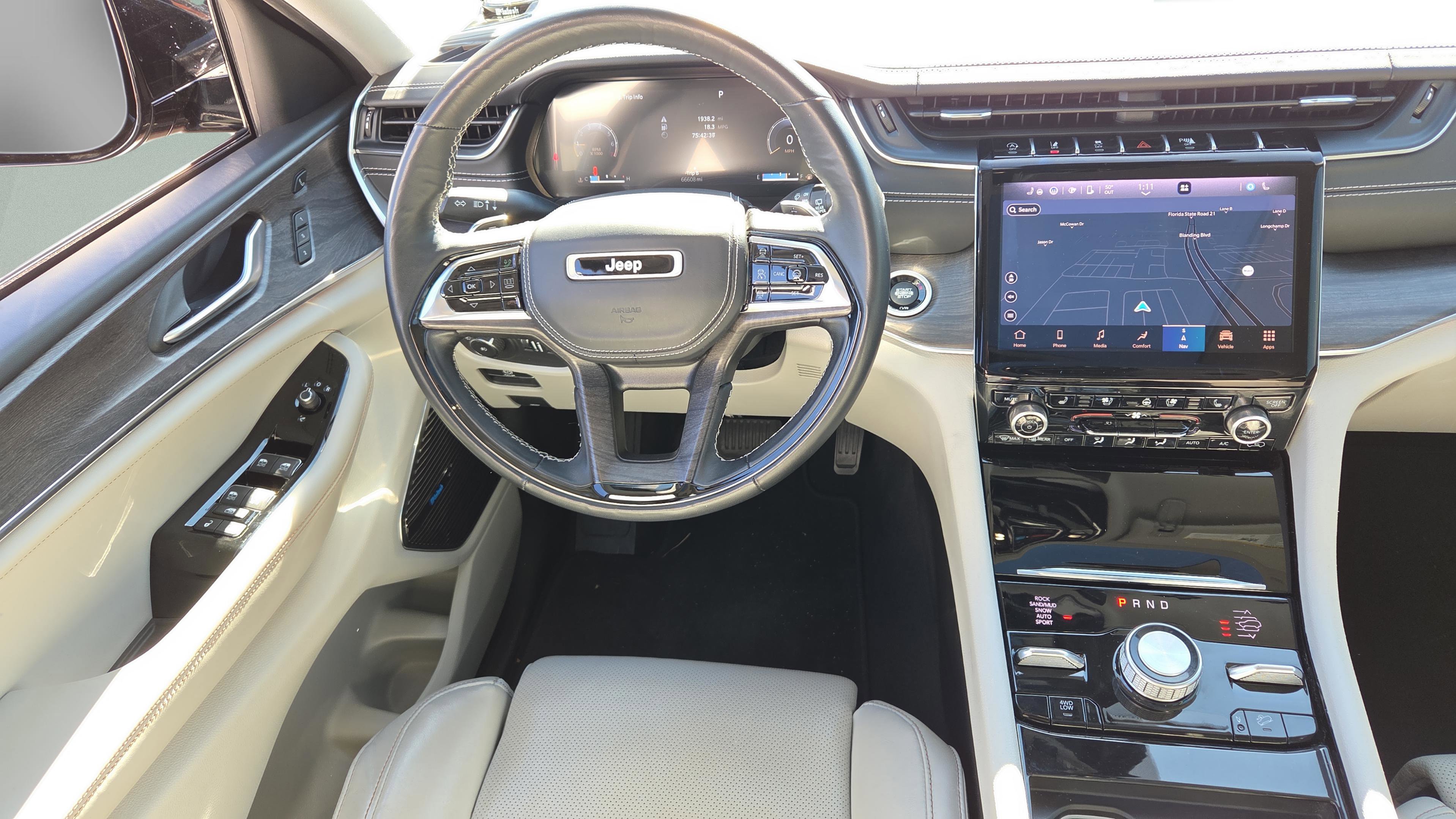 Used 2023 Jeep Grand Cherokee Overland w/ Adv Protech Group III image 31