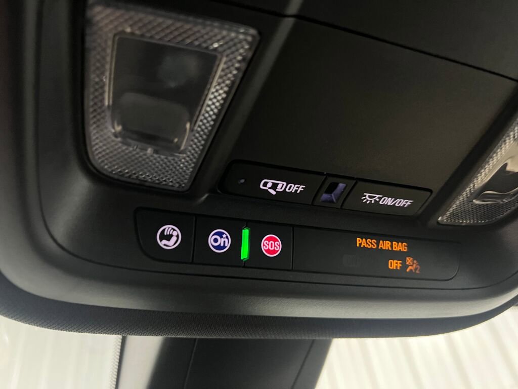 Used 2022 Chevrolet Traverse LS image 16