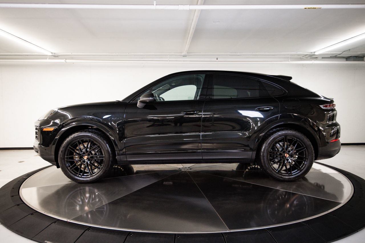New 2026 Porsche Cayenne E-Hybrid Coupe AWD/4WD image 2