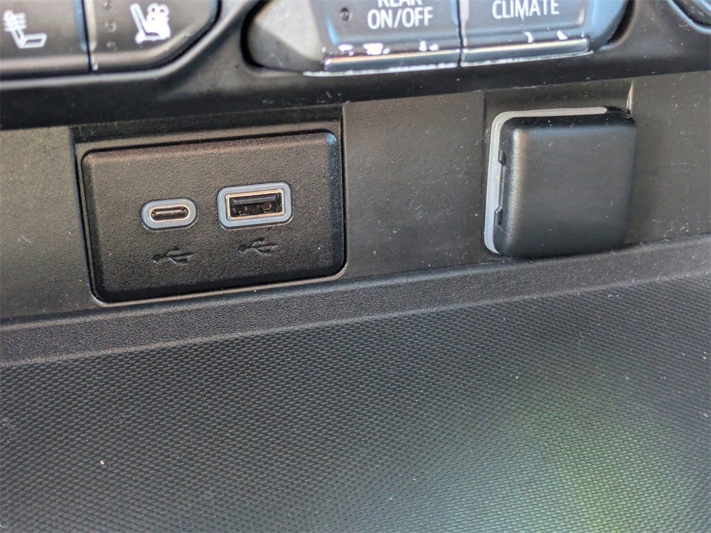 Used 2022 GMC Yukon SLT w/ SLT Premium Package image 20