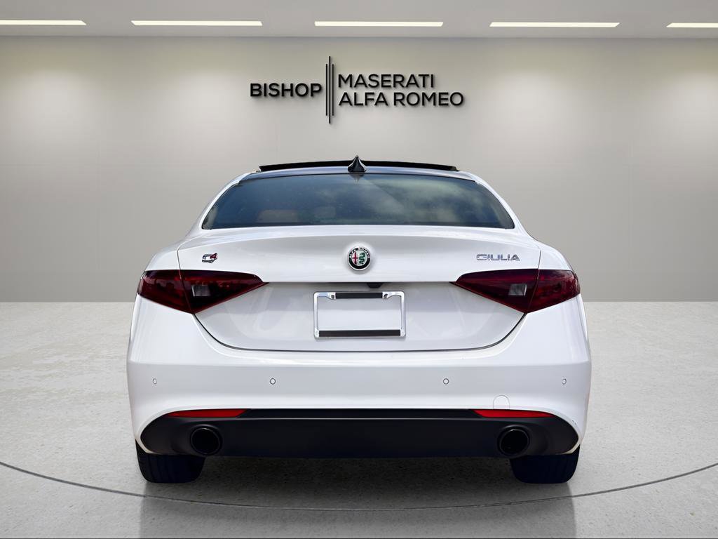 Used 2022 Alfa Romeo Giulia Ti AWD/4WD image 4