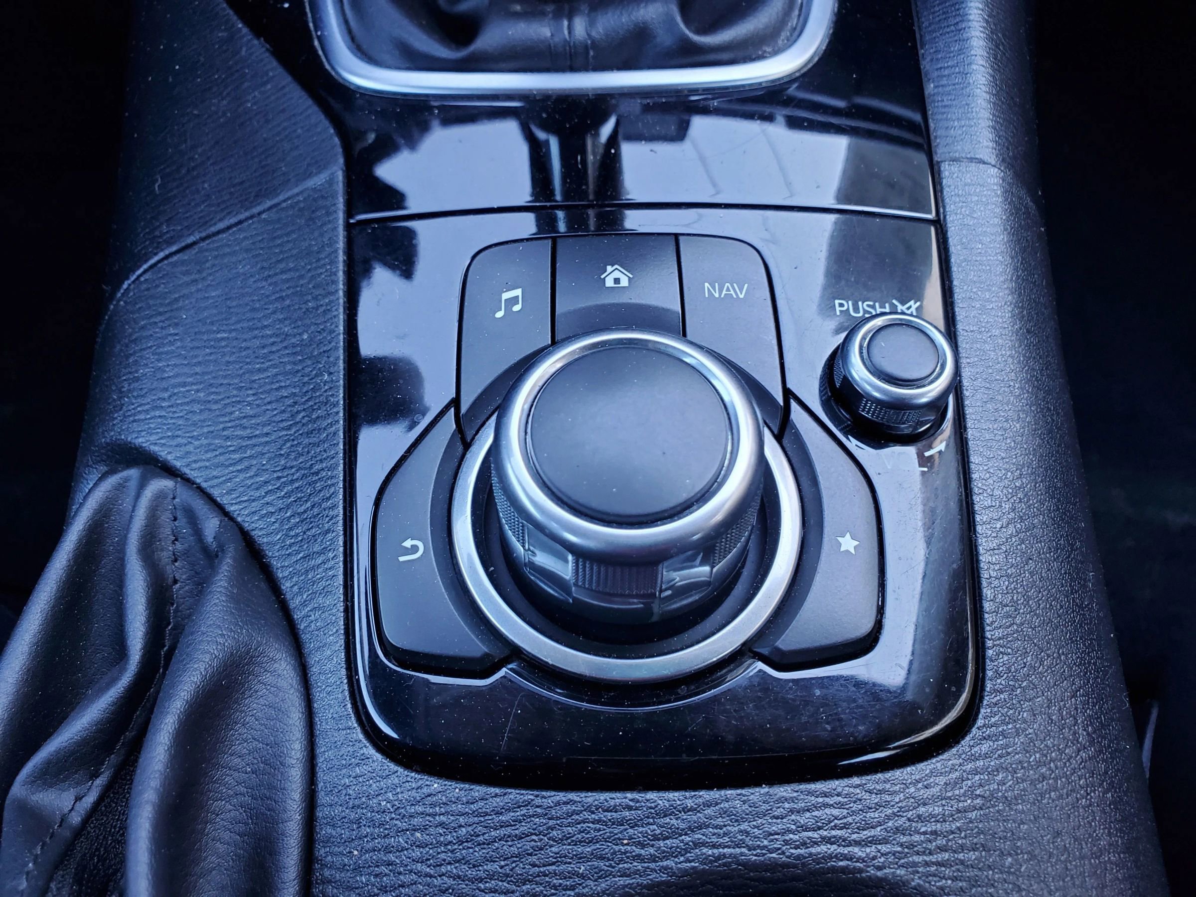 Used 2016 MAZDA MAZDA3 i Sport image 34