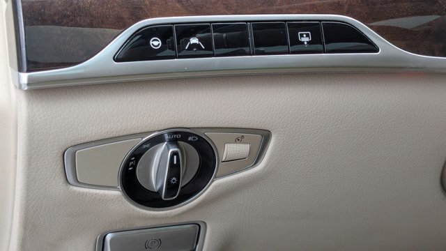 Used 2018 Mercedes-Benz S 450 4MATIC Sedan w/ Premium Package image 18