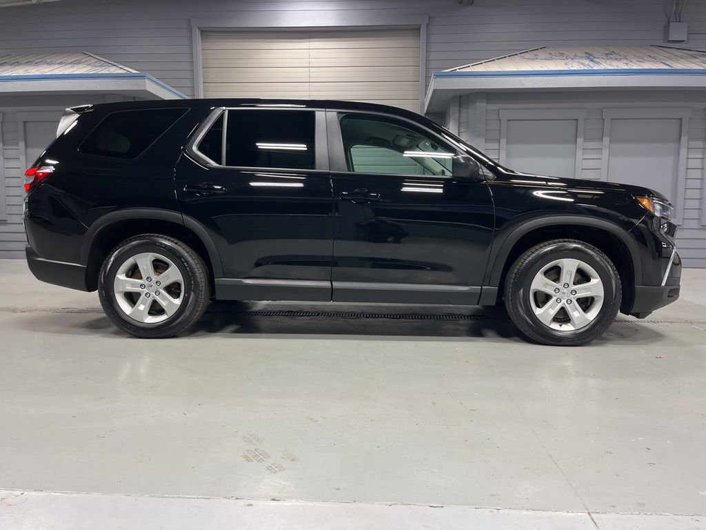 Used 2023 Honda Pilot LX image 10