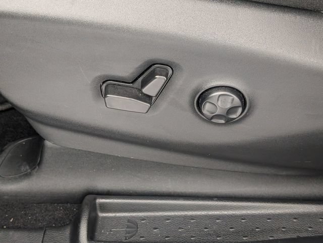 Used 2025 Chrysler Pacifica Select FWD image 13