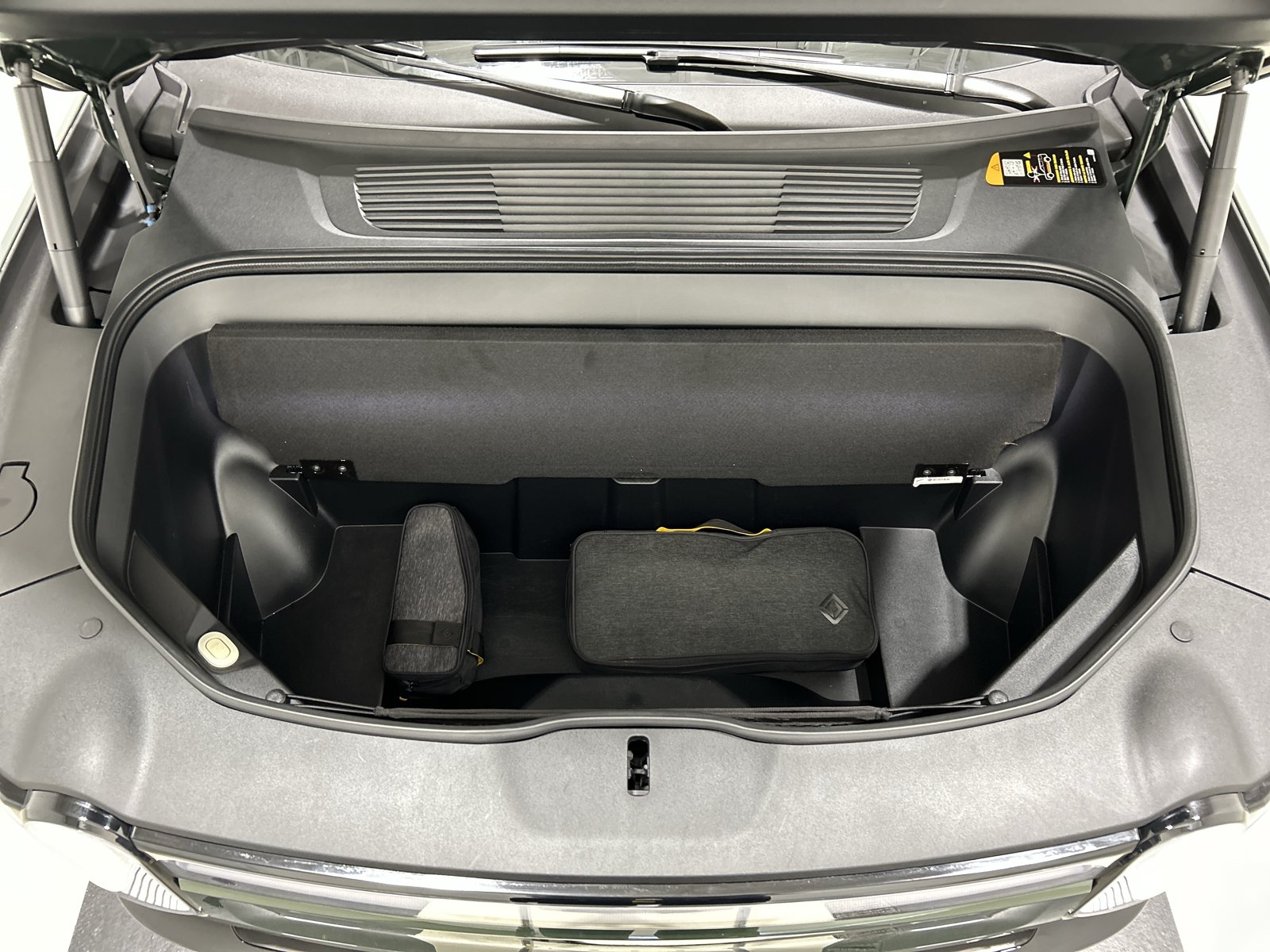 Used 2024 Rivian R1S Adventure AWD/4WD image 14