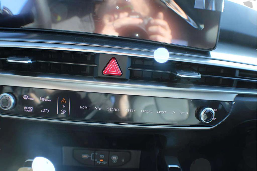 New 2025 Kia Sorento S w/ Panoramic Sunroof Package image 11