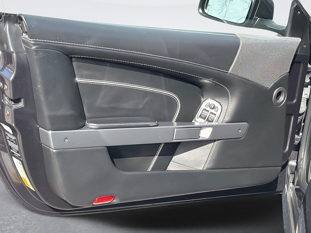 Used 2015 Aston Martin DB9 Coupe RWD image 18
