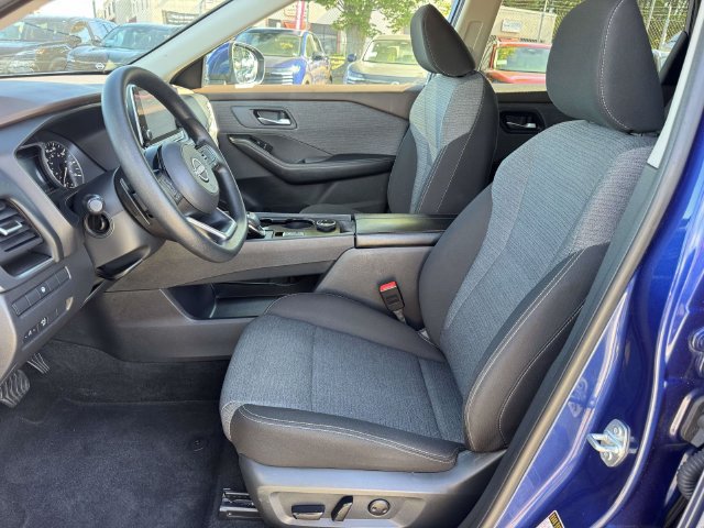 Used 2023 Nissan Rogue SV AWD/4WD image 15