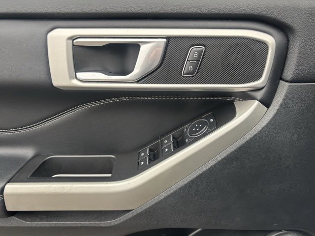 Used 2022 Ford Explorer XLT w/ Equipment Group 202A image 10