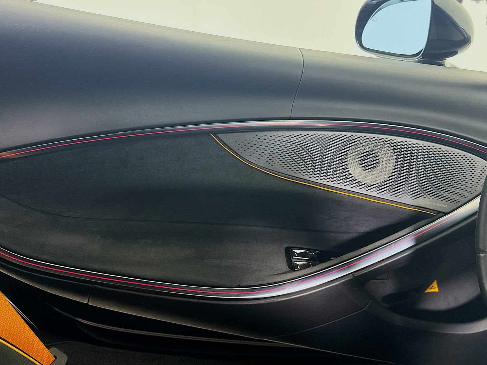 Used 2025 McLaren Artura Spider image 15