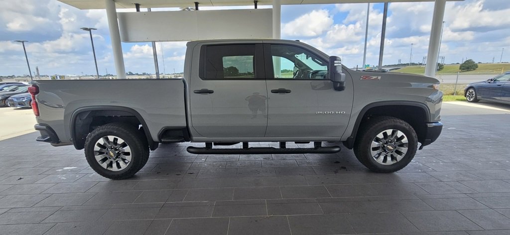 Used 2025 Chevrolet Silverado 2500 Custom w/ Custom Value Package image 5