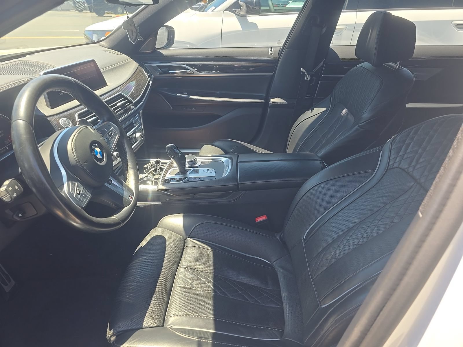 Used 2020 BMW 750i xDrive w/ M Sport Package AWD/4WD image 8