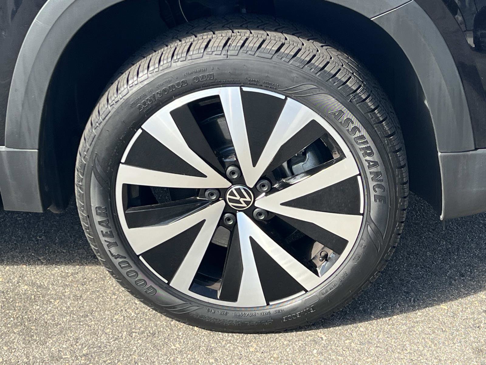 Certified 2022 Volkswagen Taos SE image 27