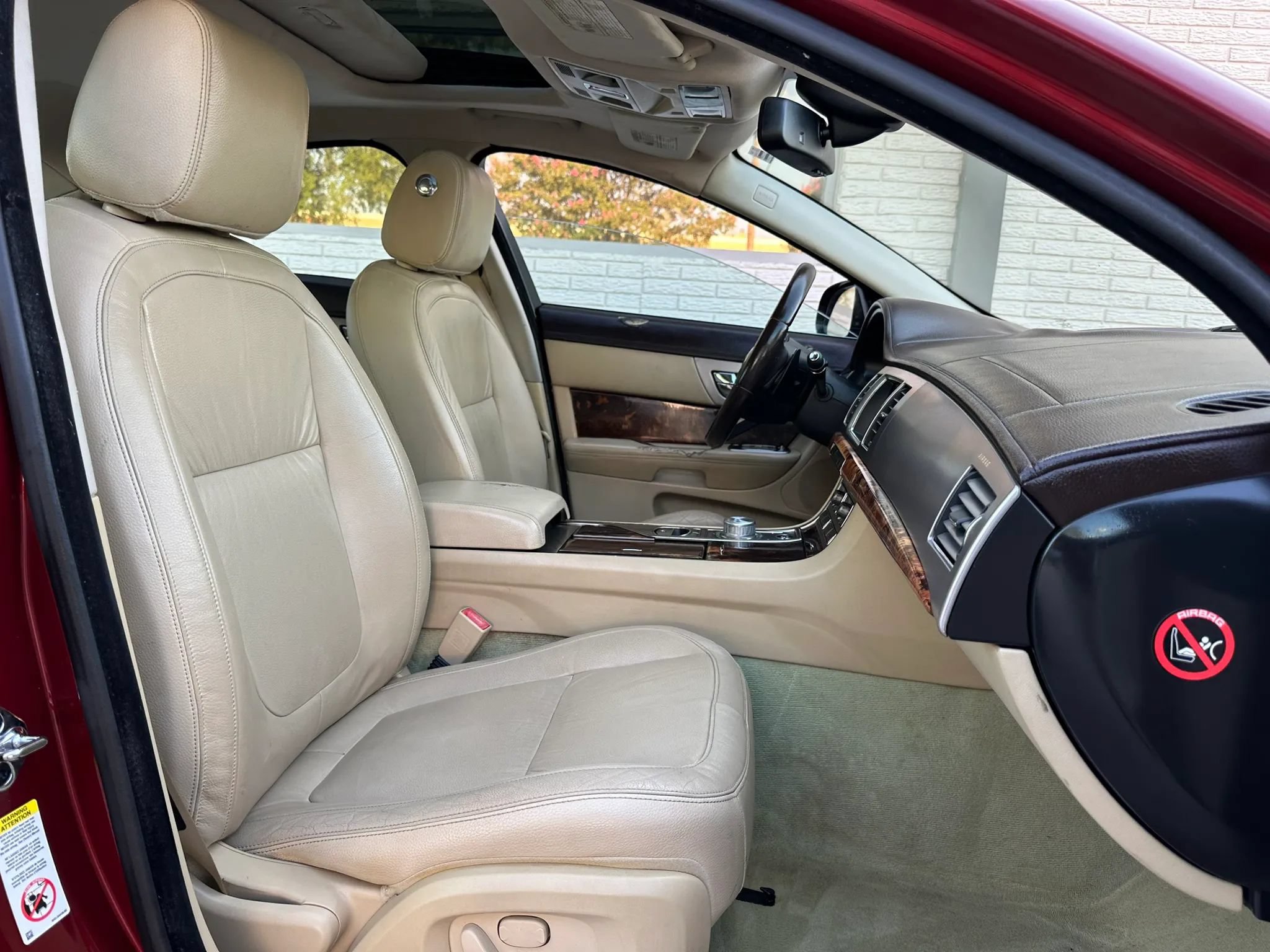 Used 2011 Jaguar XF RWD image 21