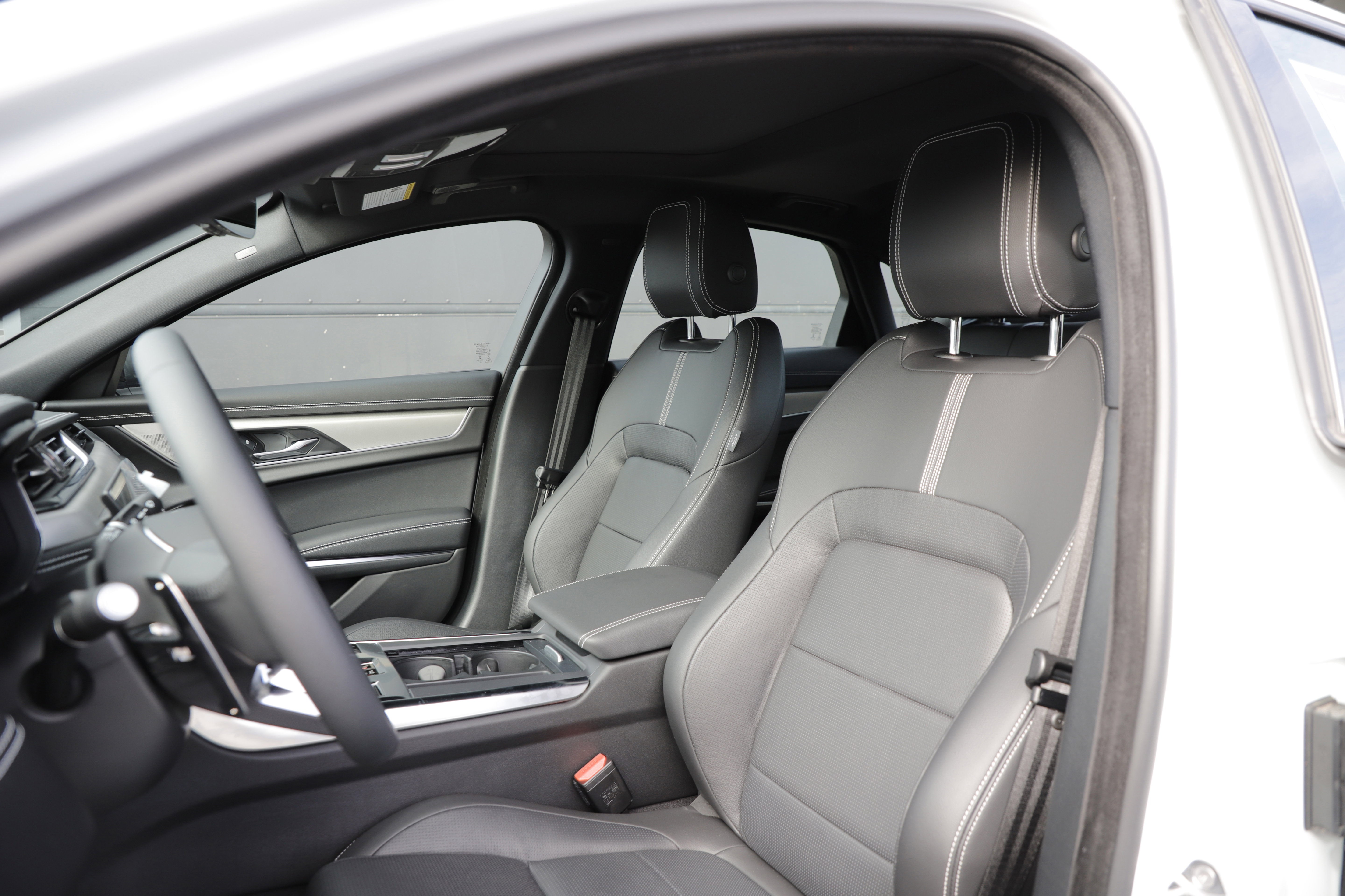 New 2024 Jaguar XF R-Dynamic SE image 16