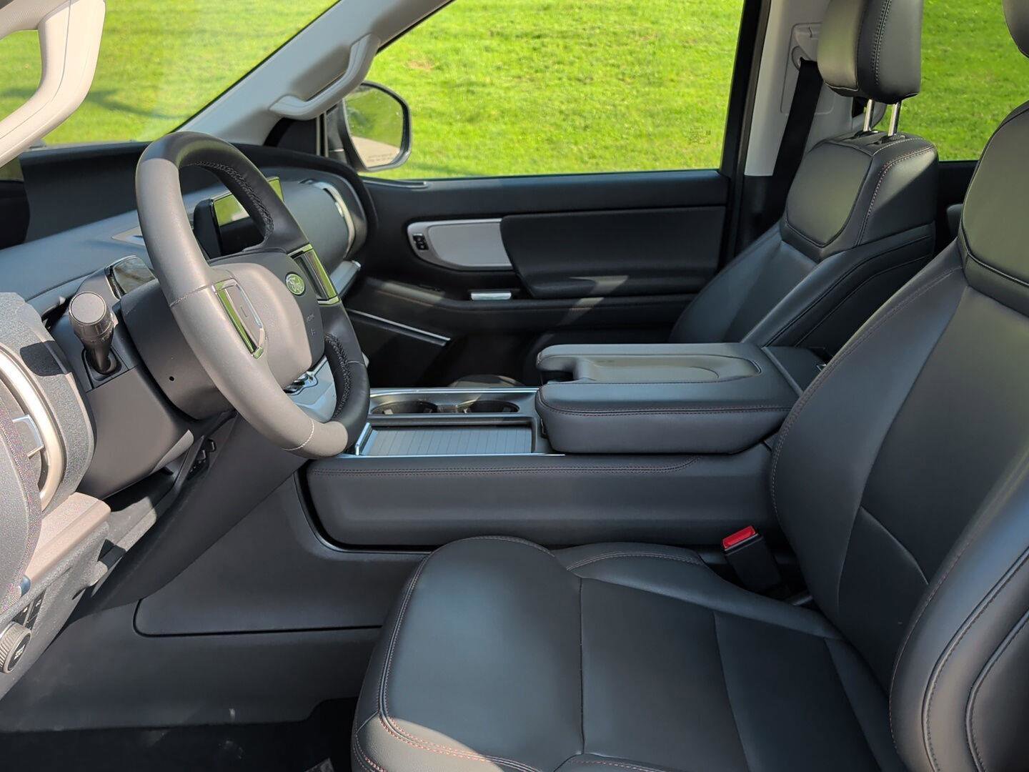 Used 2025 Ford Expedition Active image 19