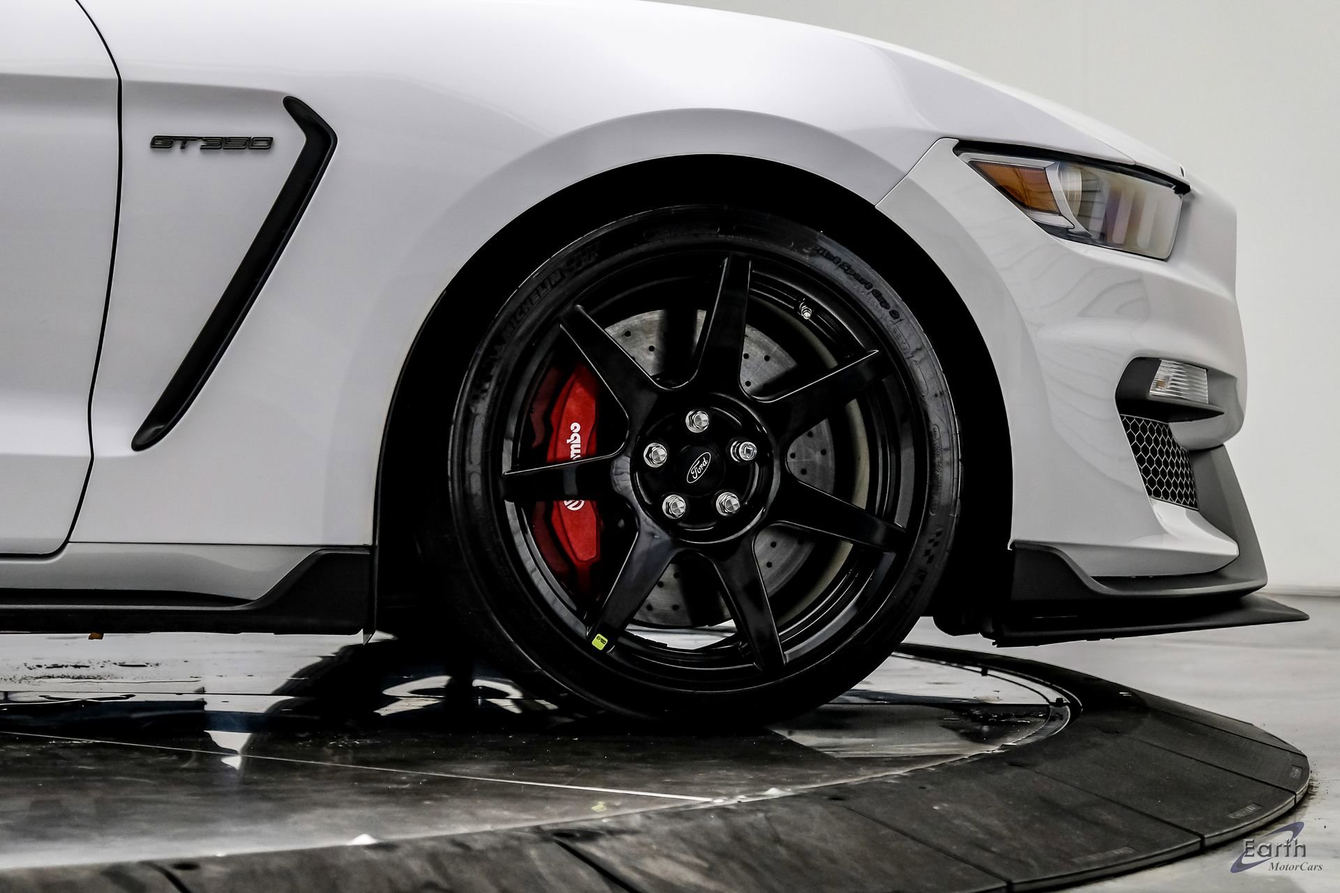 Used 2016 Ford Mustang Shelby GT350R w/ GT350R Equipment Group 920A RWD image 85