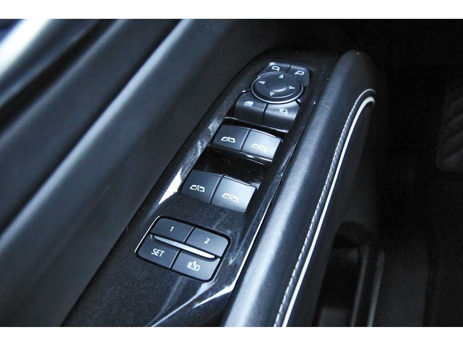Used 2024 Cadillac Escalade Sport Platinum w/ LPO, ONYX Package AWD/4WD image 22