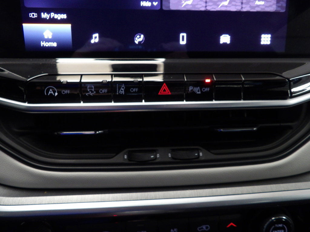 Used 2025 Jeep Compass Limited image 34